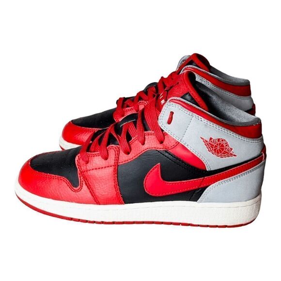 NIKE Air Jordan 1 Mid 'Fire Red' GS Sneakers Size 6Y/W7.5 - Picture 2 of 10